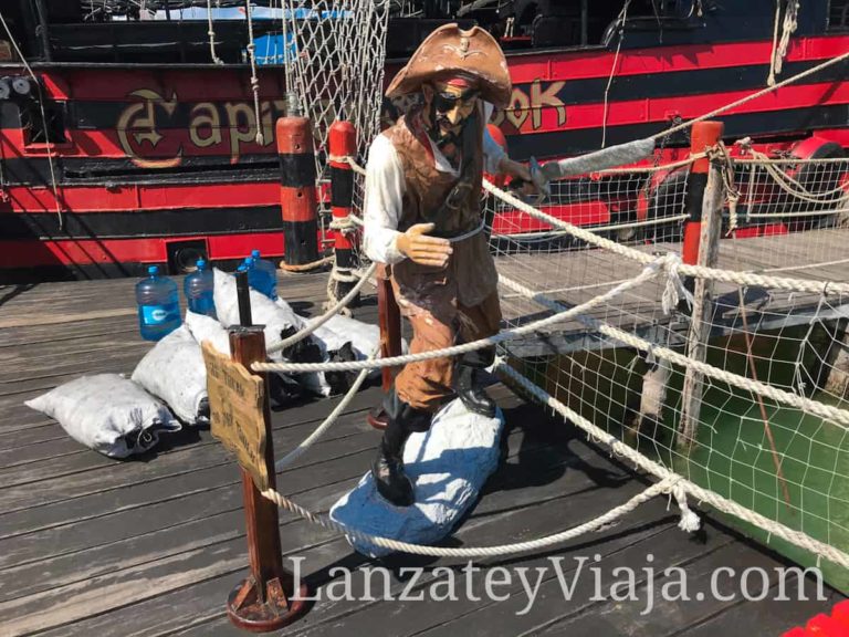 Estatua del Capitan Hook en Cancun