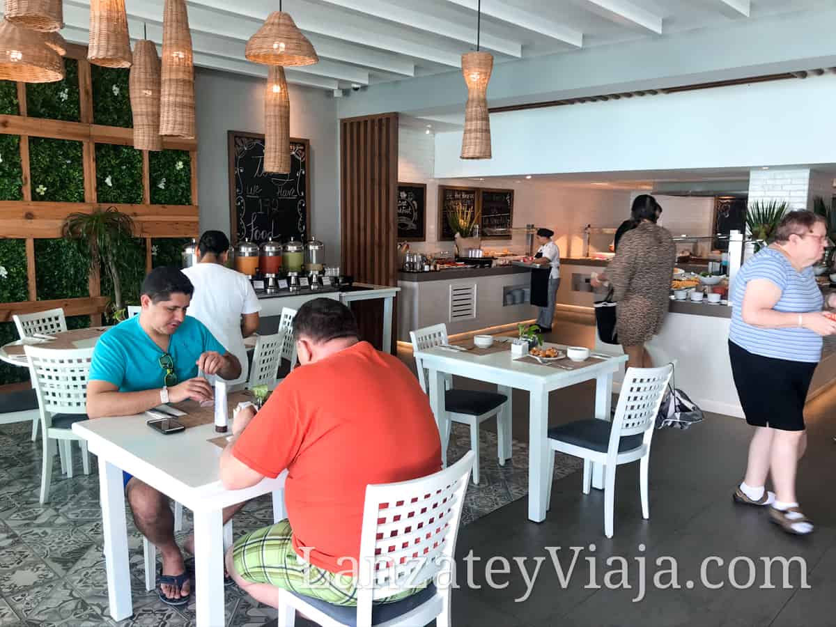 Restaurante Azul en el hotel Oleo en Cancun
