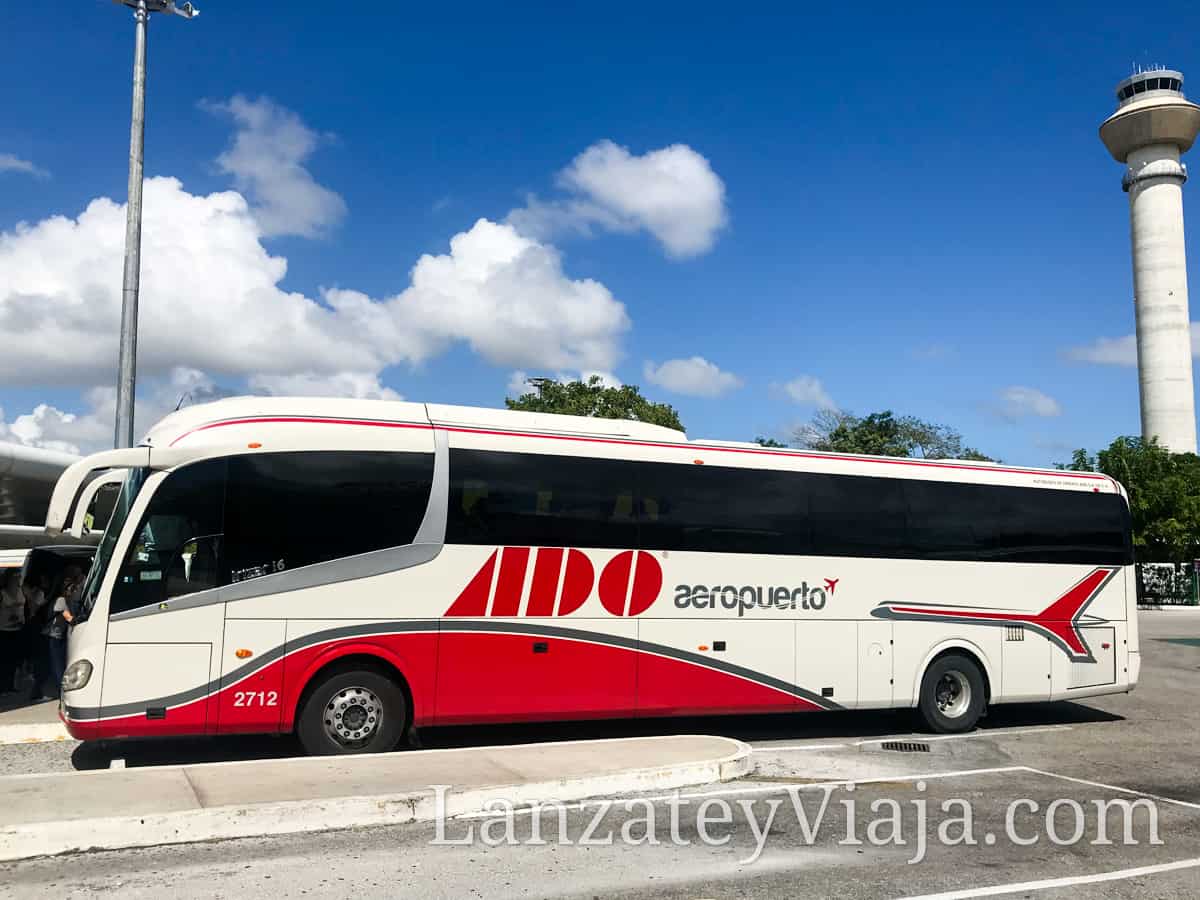 Lateral del Autobus del Aeropuerto Internacional de Cancun