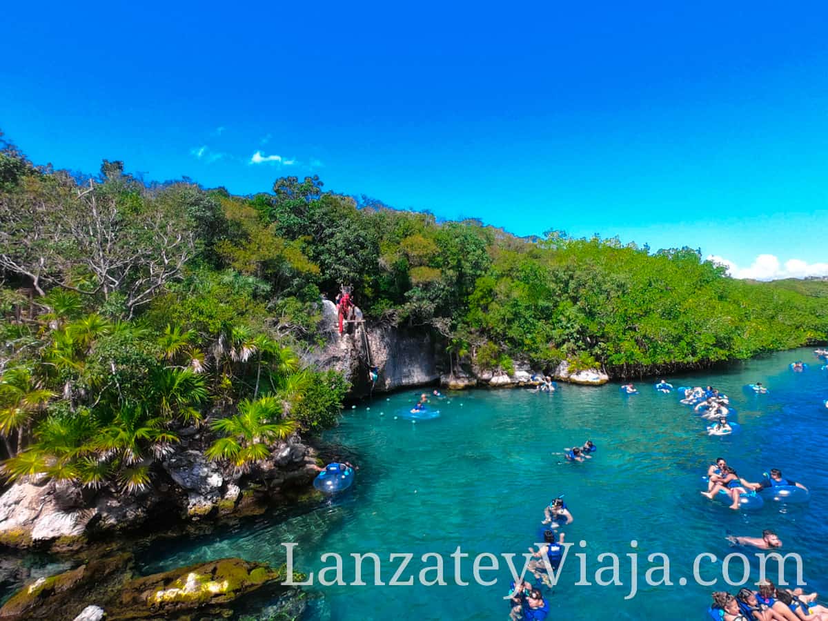 Acantilado en el Parque Xel Ha en Cancun