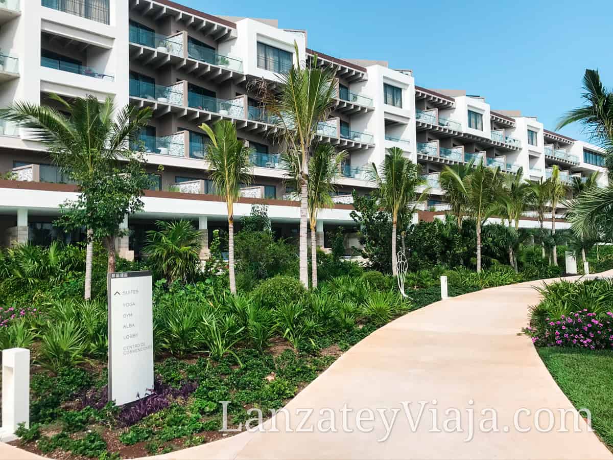 Vista a las habitaciones del Hotel Atelier Playa Mujeres en Cancún