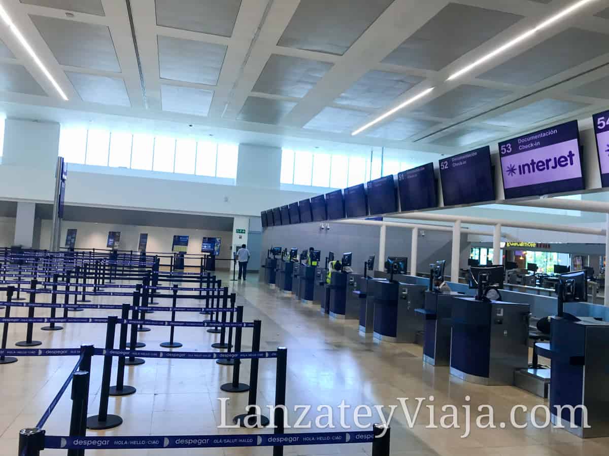 Interior del Aeropuerto de Cancun