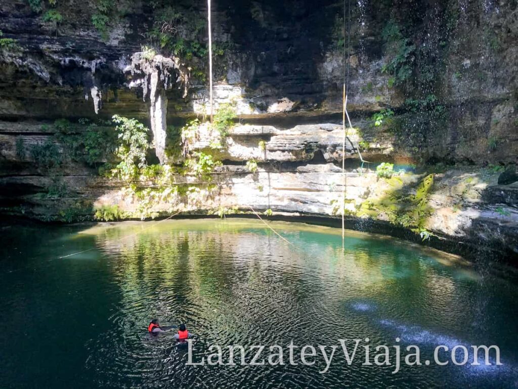 Vista de Cenote en Los Cenotes en Cancun