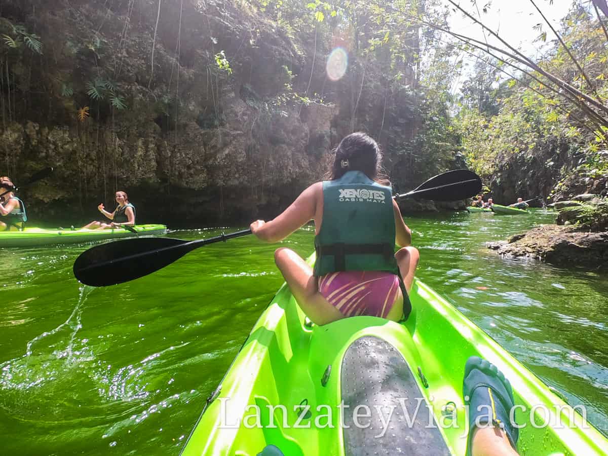 Paseo en kayak por el parque Xenotes