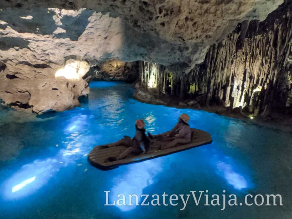 Paseo en balsa por las cavernas en Playa del Carmen