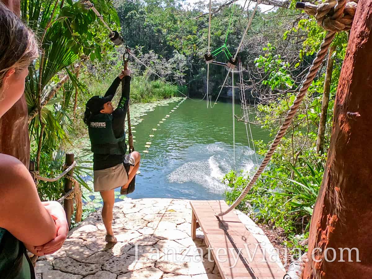 Tirolesas en el parque Xenotes